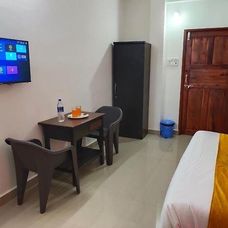 Om Baga Residency Hotel Buitenkant foto